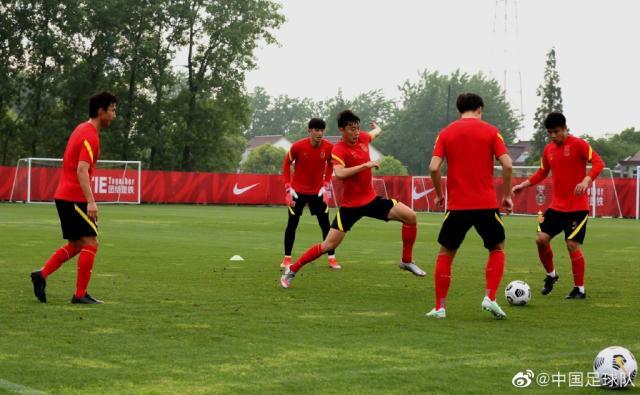 乐鱼体育app-国足备战训练进入“快车道” 李铁已心中有谱