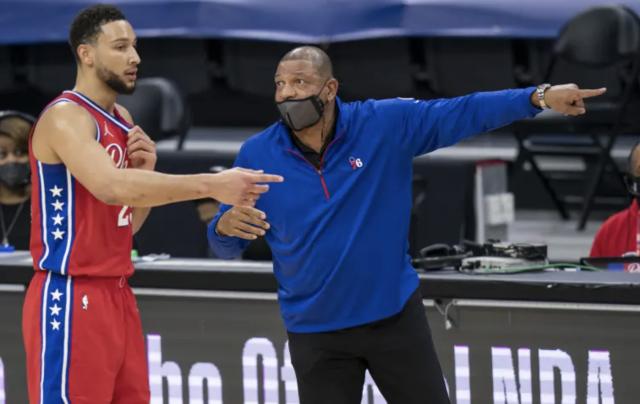 篮球预测-三将蜕变稳居东部第一 费城开门红里弗斯功不可没