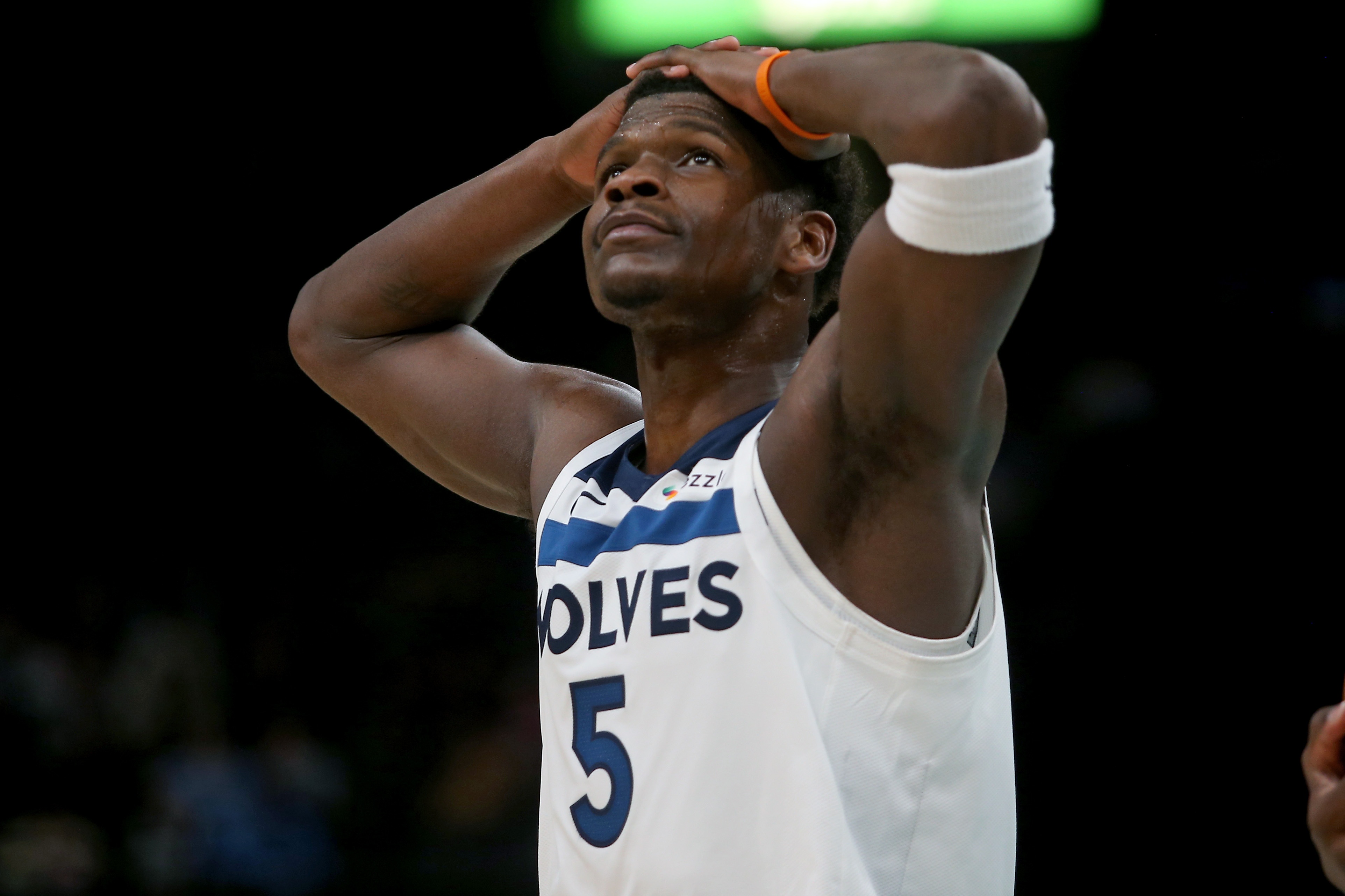 体育挑战-毫无状态！爱德华兹15中3&amp;三分球7中0仅拿8分2板3助2断1帽